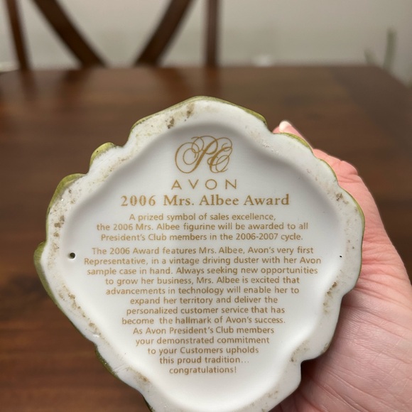 Avon Burgundy and Cream Victorian Figurine with Floral Lamp Post - Picture 5 of 5